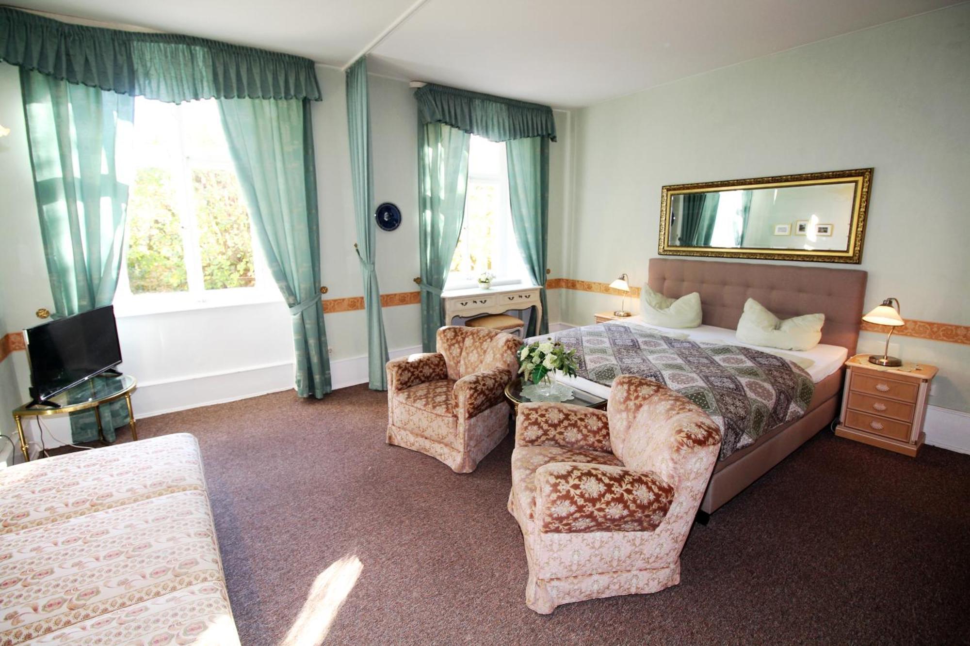 Historisches Hotel Zum Schwan Bad Karlshafen Kültér fotó
